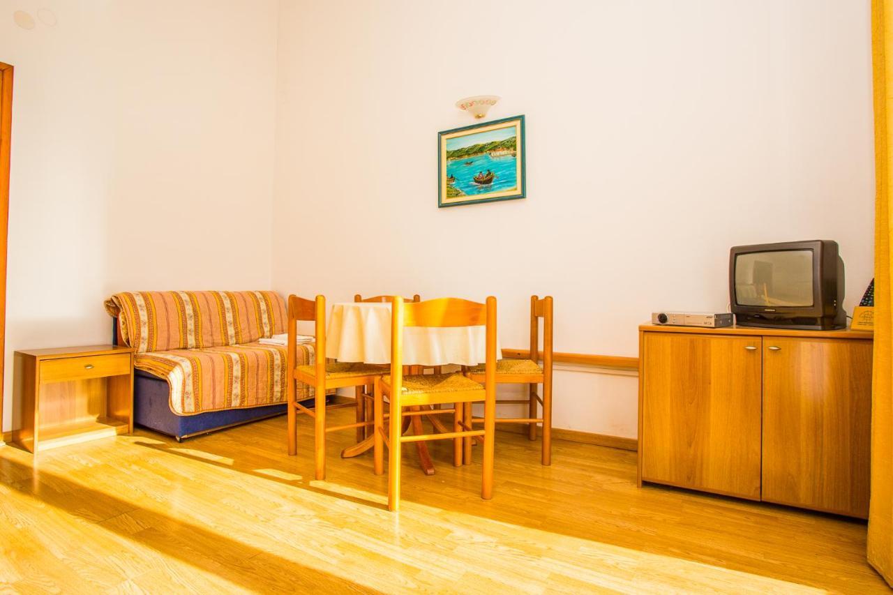 Apartmani Pava Омиш Экстерьер фото